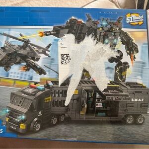 SWAT Engineering Erector Set 700PCS and creatology military jungle outpost